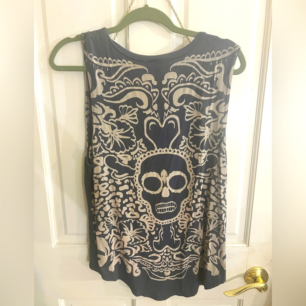 Sugar skull tank, great Halloween shirt!